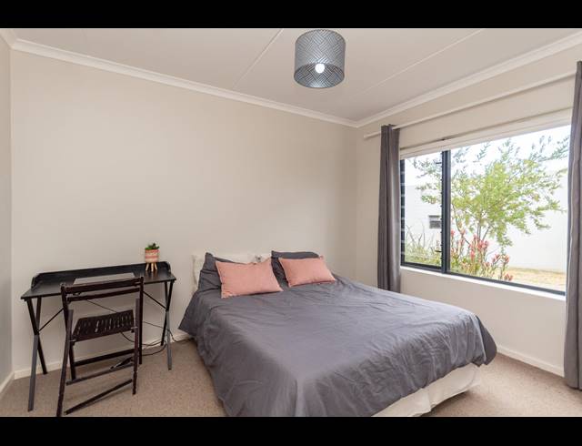 2 BEDROOM APARTMENT FOR SALE IN BURGUNDY ESTATE